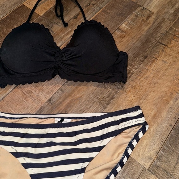 Victoria’s Secret Scallop Trim Black Bikini Top J. Crew Striped Bottoms XS 32B - Picture 2 of 8
